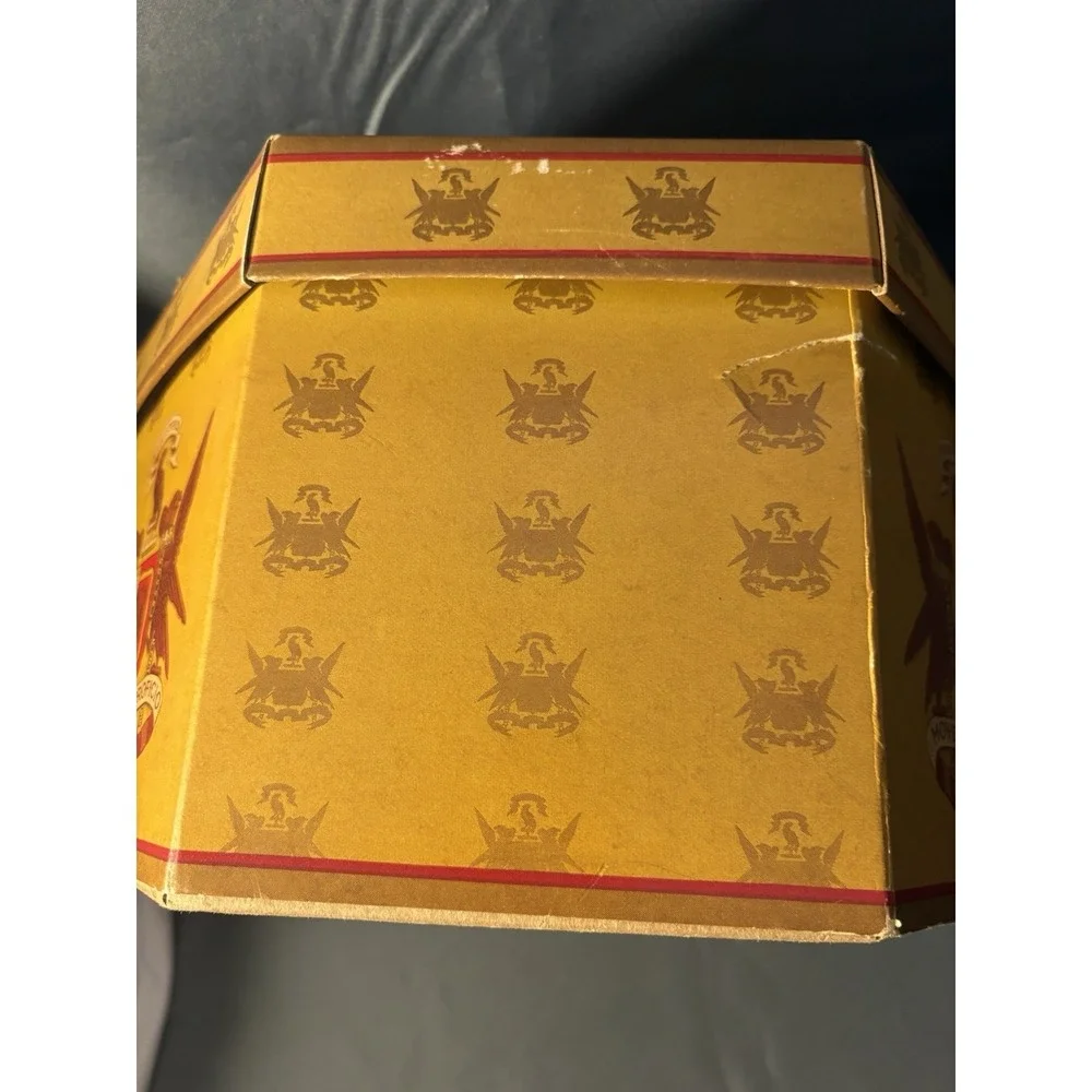 Vintage Knox NY Octagonal Hat Box Gold Crest Moveo et Proficio 1940's/50's AS IS